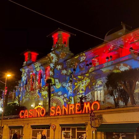 Апартаменты Mansarda Luminosa In Centro Sul Mare - Attic By Sea Санремо Экстерьер фото