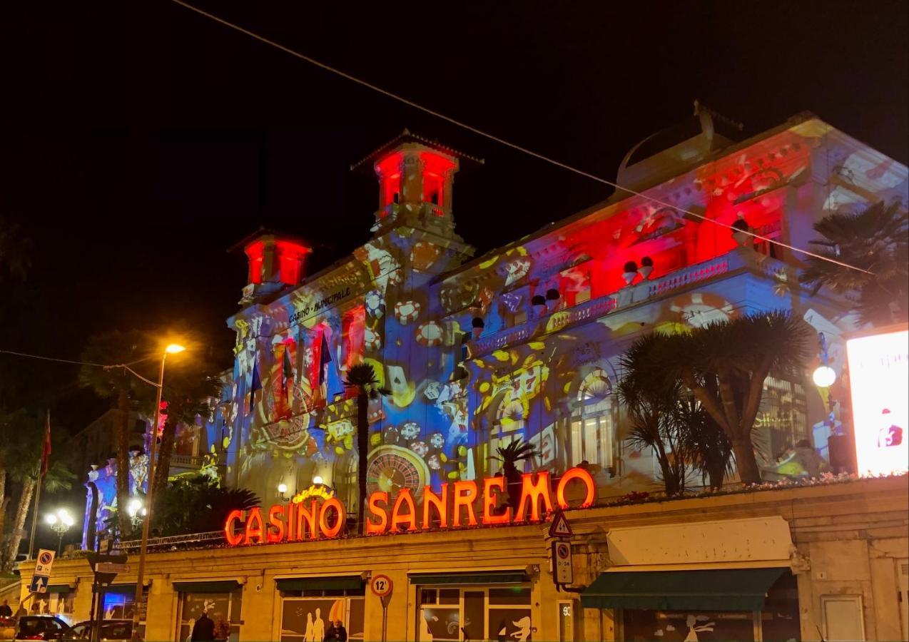 Апартаменты Mansarda Luminosa In Centro Sul Mare - Attic By Sea Санремо Экстерьер фото
